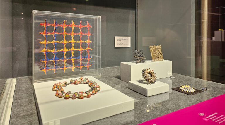 'Linear Brooch' included in the Interwoven: Jewellery Meets Textiles Exhibition