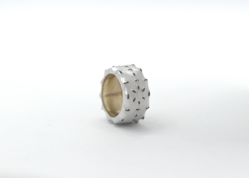02 - Drawing Threads Ring Recycled Aluminium & TECU Gold Copper alloy25 x 12 mm
