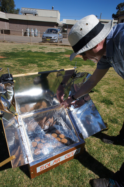 Operating Solar Oven in Patton Park, Broken Hill