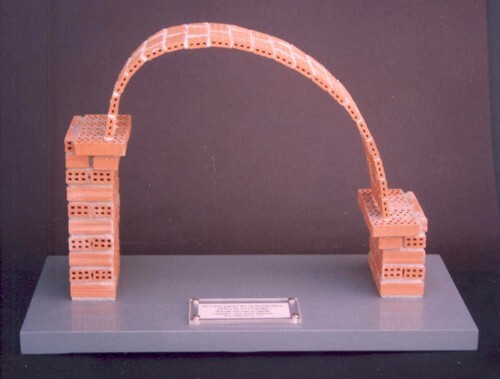 Thin brick vaults without timber formwork