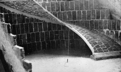 Structural use of thin brick tiles