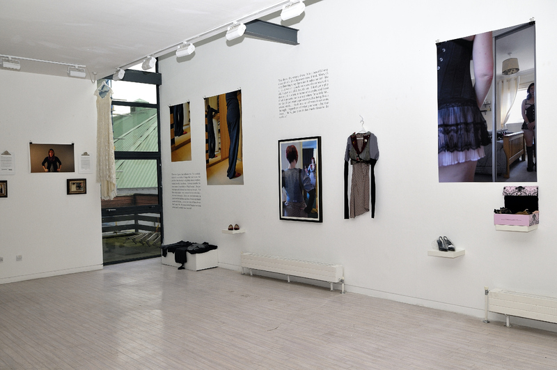 The situal self: fashioning identity discourses and loved objects