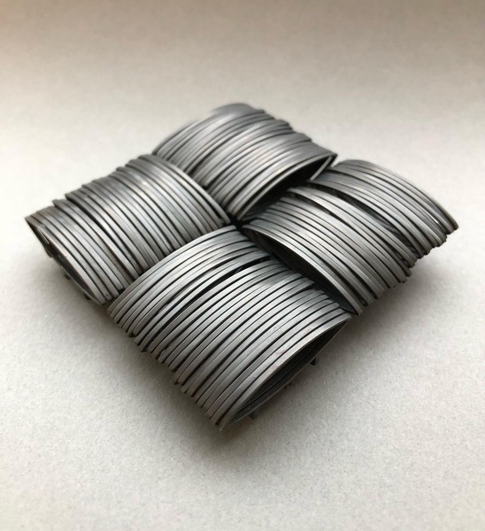 perpendicular kinetic brooch