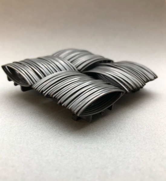 perpendicular kinetic brooch