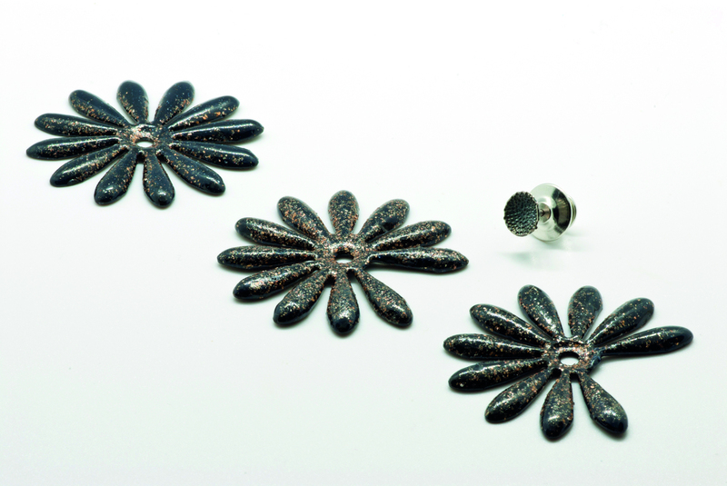 Love me- Love me not, brooch